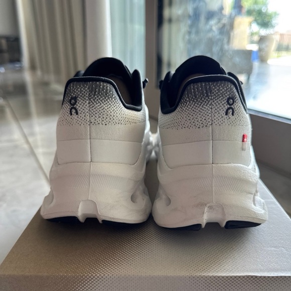 On Running White and Black Sneakers with Sleek Design - Picture 6 of 8